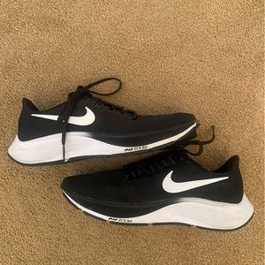 Womens Nike Zoom Running Shoes Size 9 - Lightly worn